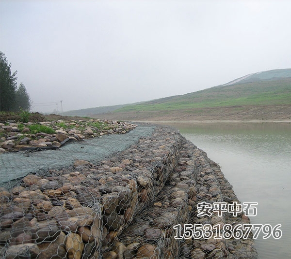 雷諾護(hù)墊護(hù)坡